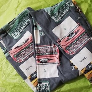 New lularoe typewriter OS leggings 
Nwot